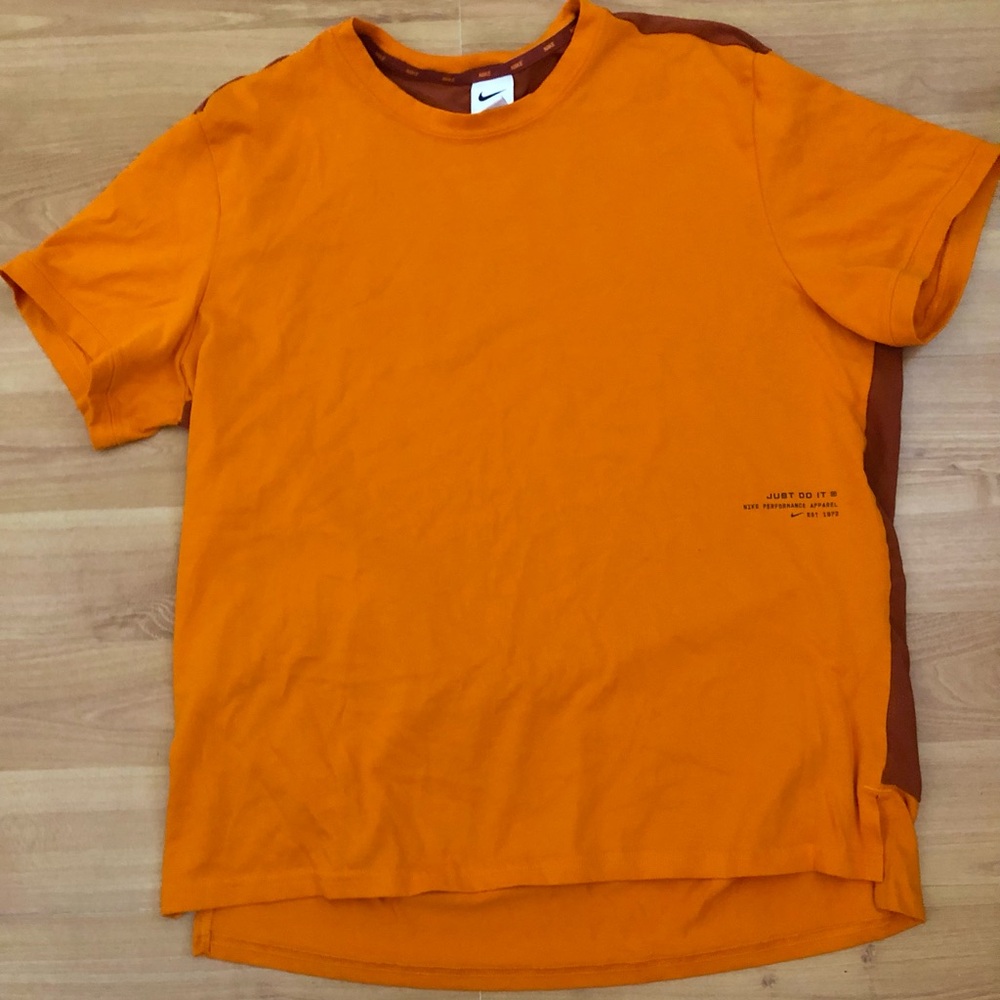 New Nike Men's  Short Sleeve Training T-Shirt  Size Large NWOT